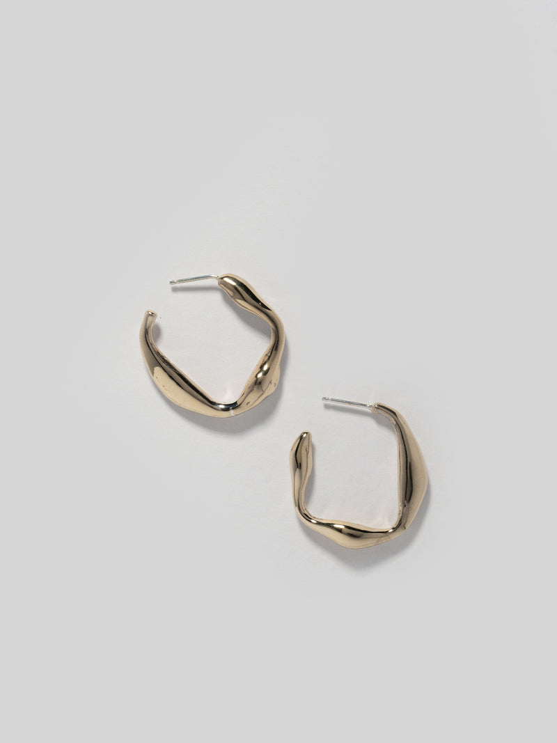 Product image of FARIS ONDA Hoop Small in gold-plated bronze, laid side by side, staggered