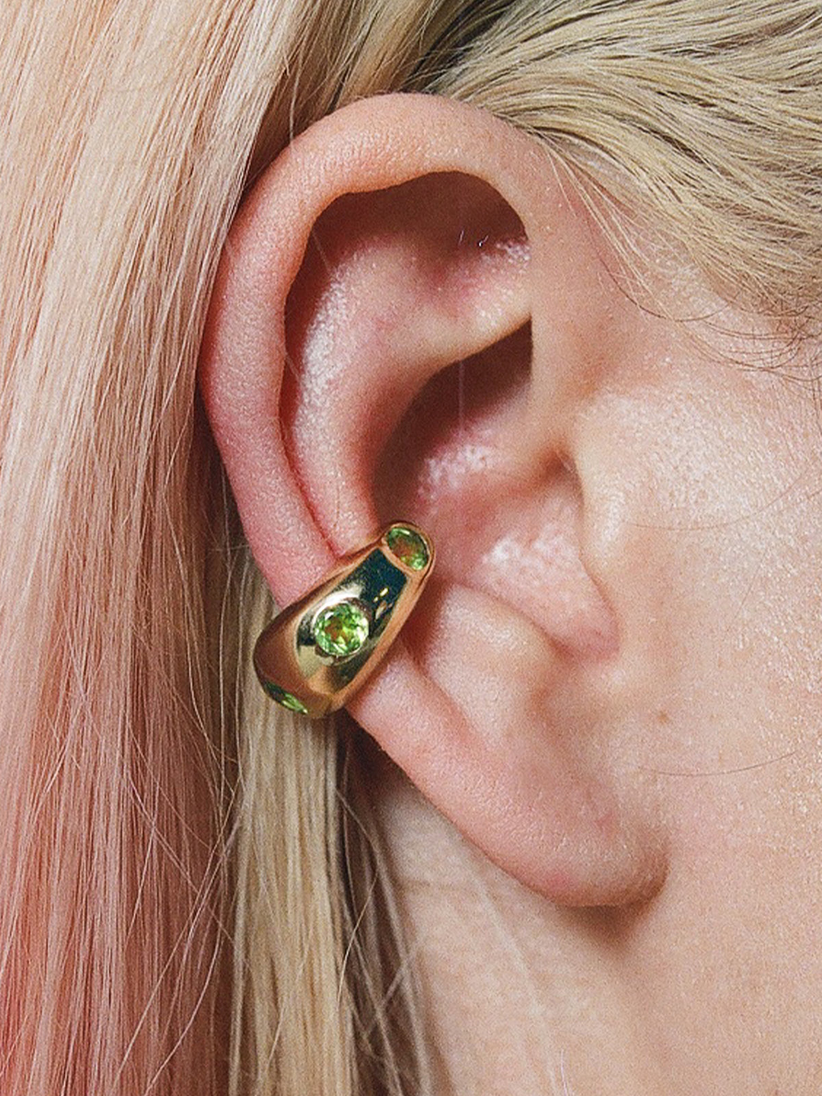 Gold plated GROSSO Gem ear cuff with peridot gems on model
