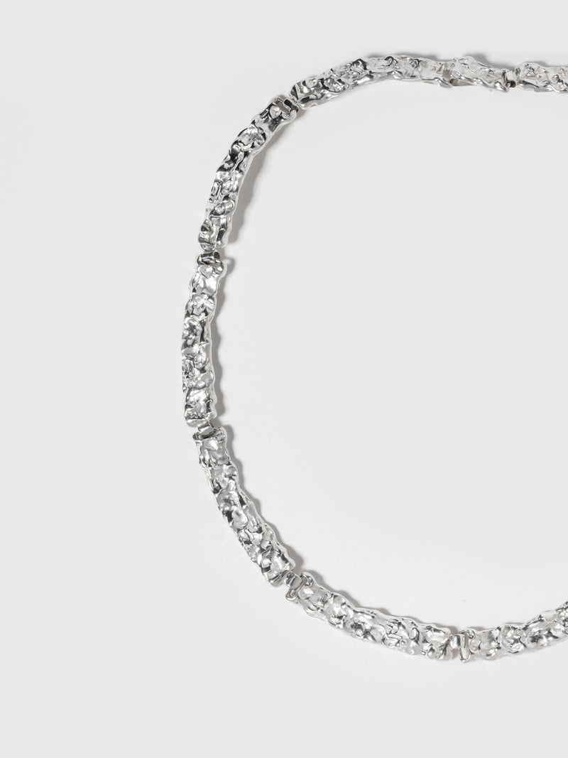 Close up product image of FARIS 15" BRUTO Collar in sterling silver