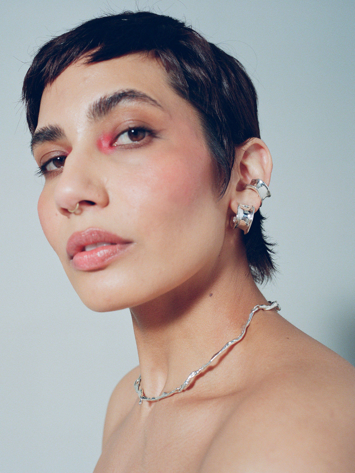 CALAMARI Hoops in sterling silver on model