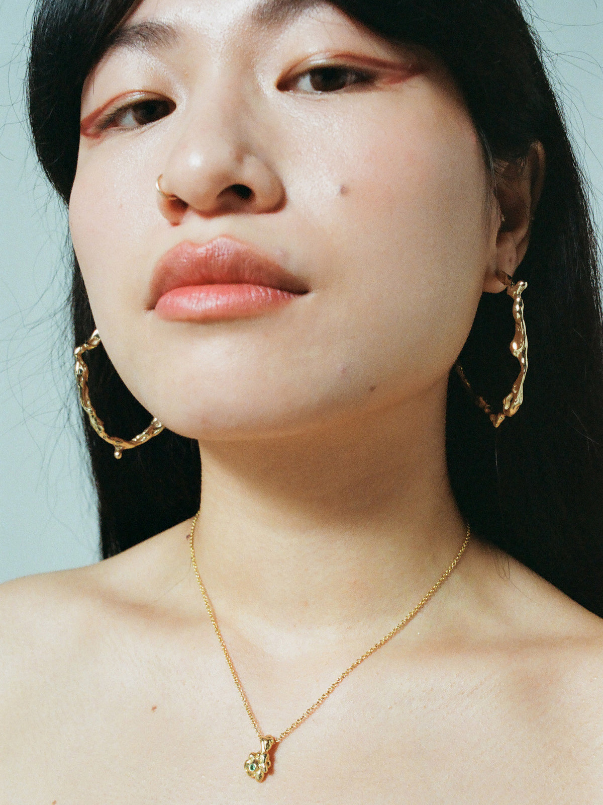 FARIS DRIP HOOPS and GOBBO Necklace with emerald in gold plate