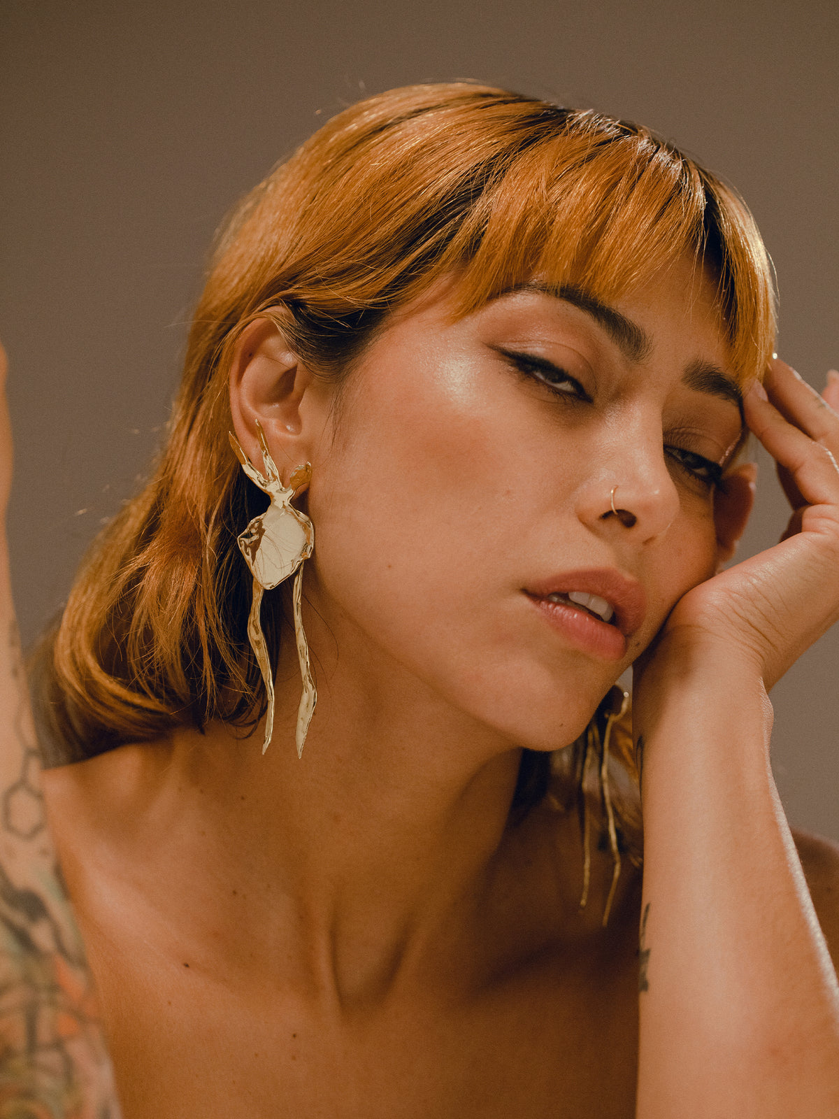 MONSTRA earring in gold plated bronze on model