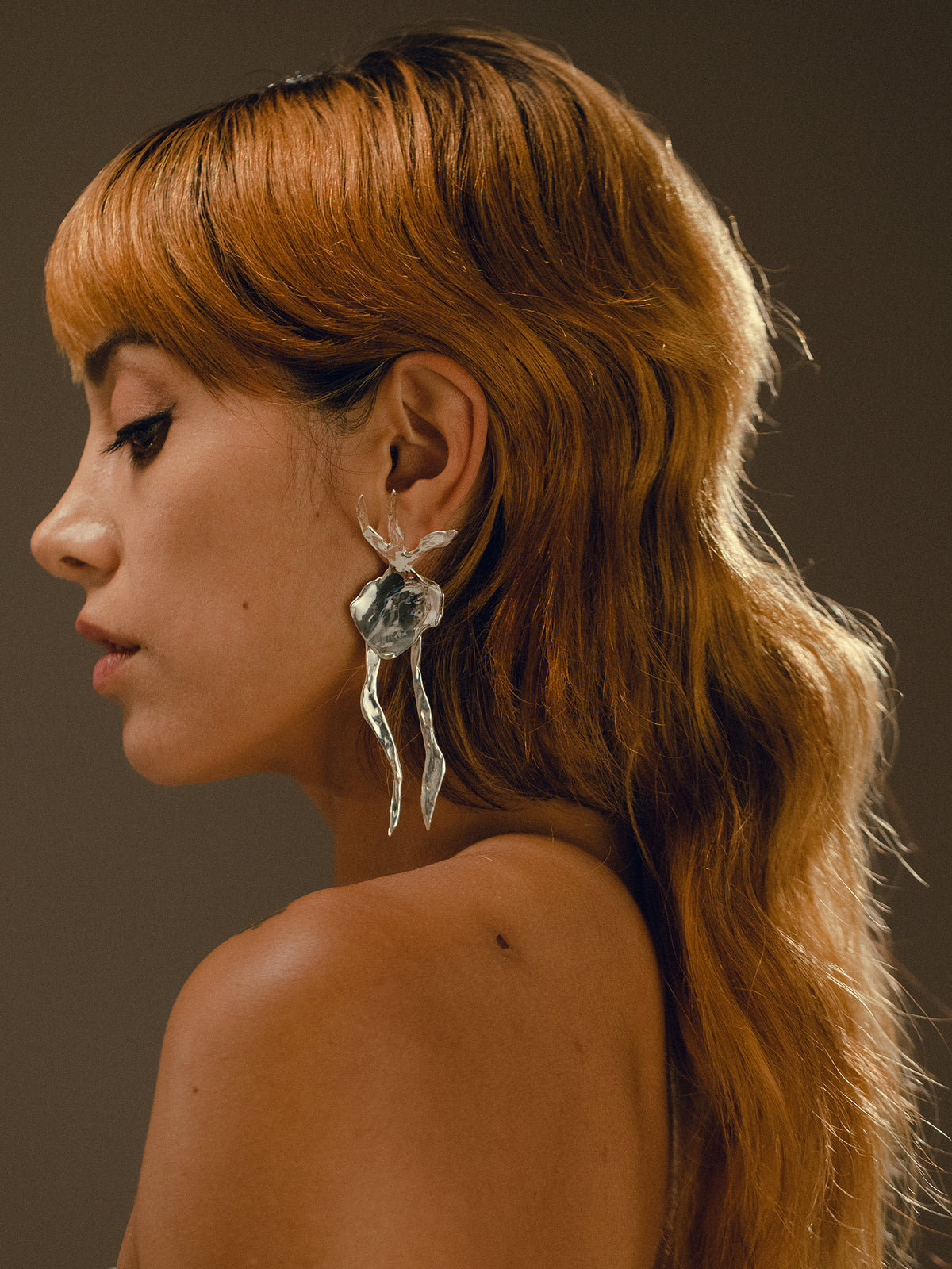 MONSTRA earring in sterling silver on model