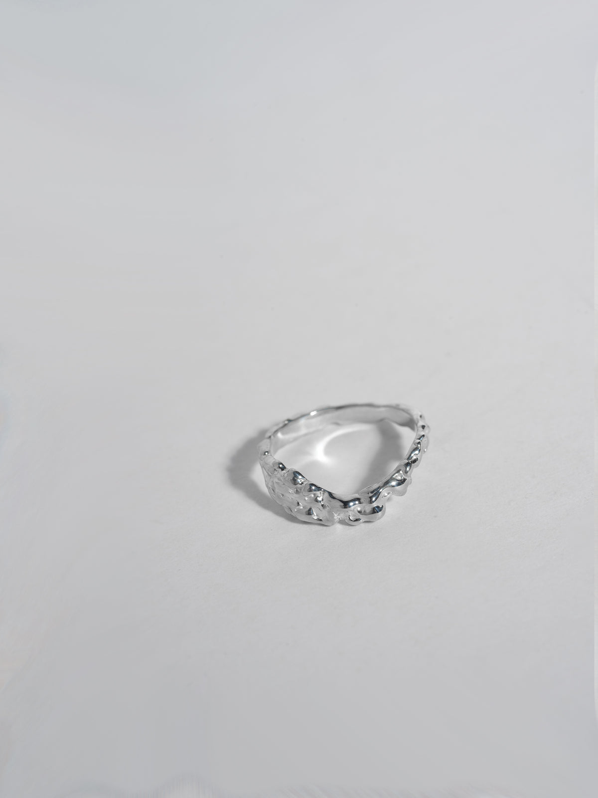 Close up product image of FARIS ROCA WAVE Ring in sterling silver