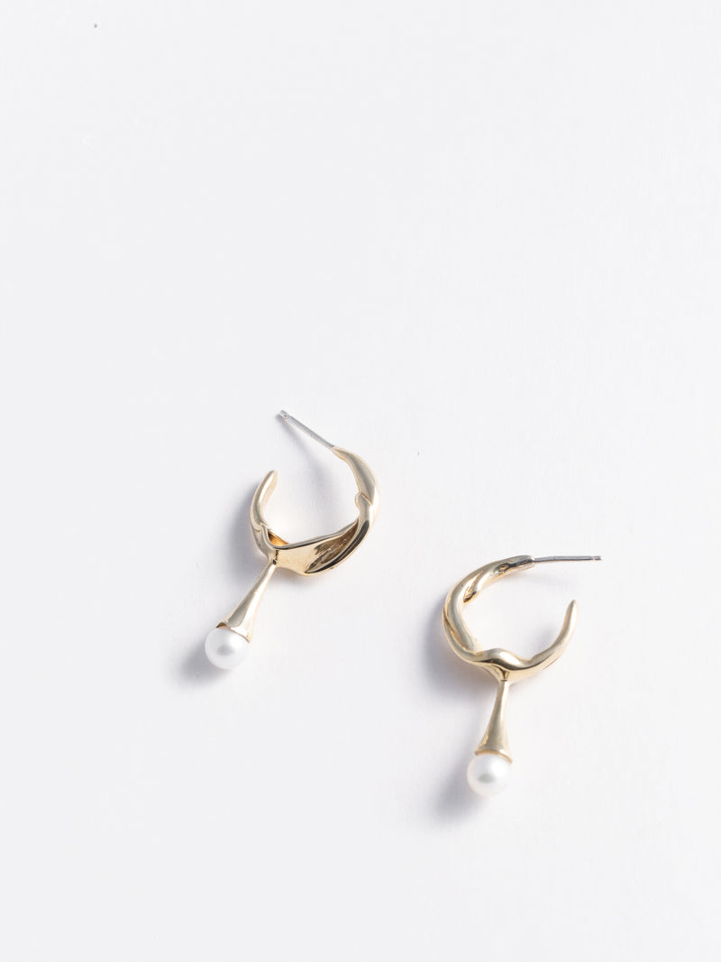 Close up product image of FARIS TWIST PERLA Hoops in bronze
