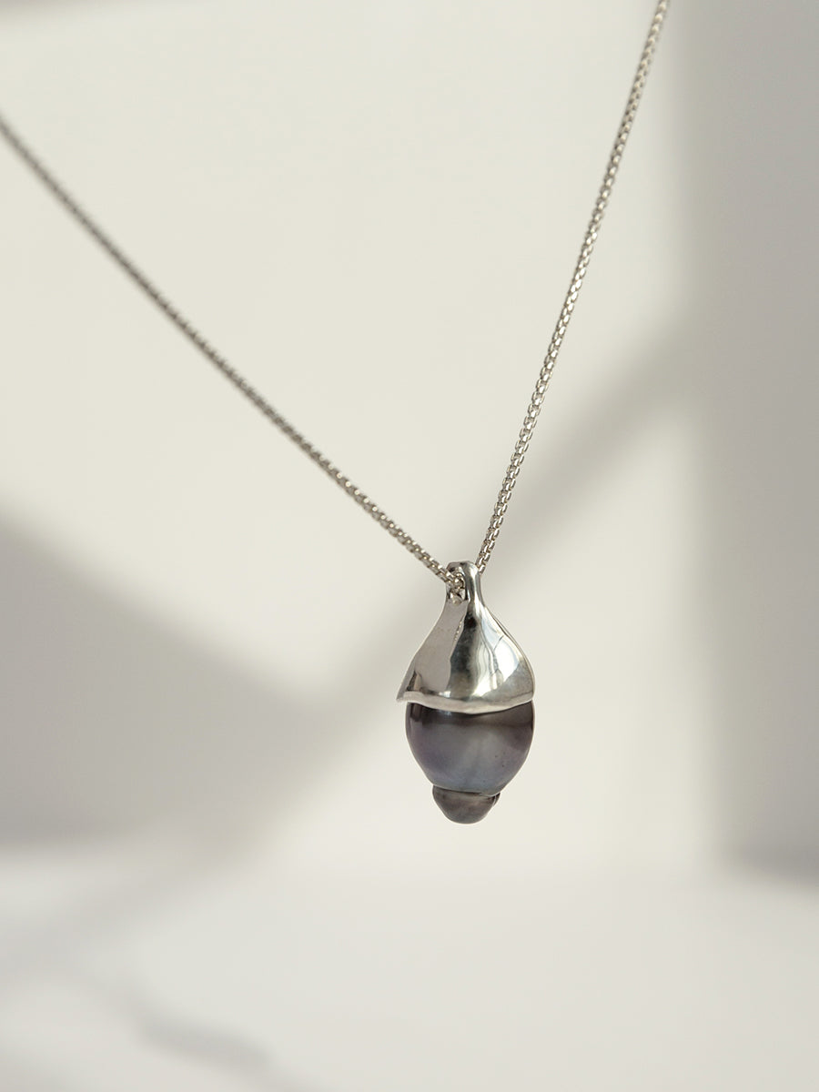 CHAPEAU NECKLACE