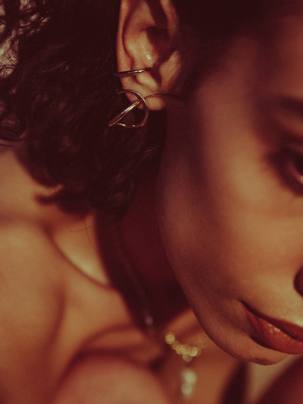 CURSIVE EARPIECE