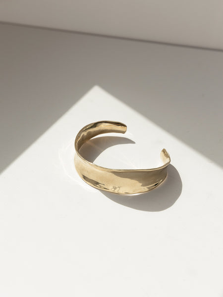 V*x様 Tah'Bah IngotSilver Cuff c.1945 Stamped Silver Carinated Cuff Signed Tahe - Four Winds Gallery